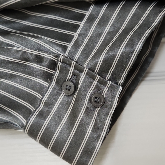 New York & Co gray pinstriped blouse, sz L - Picture 6 of 9